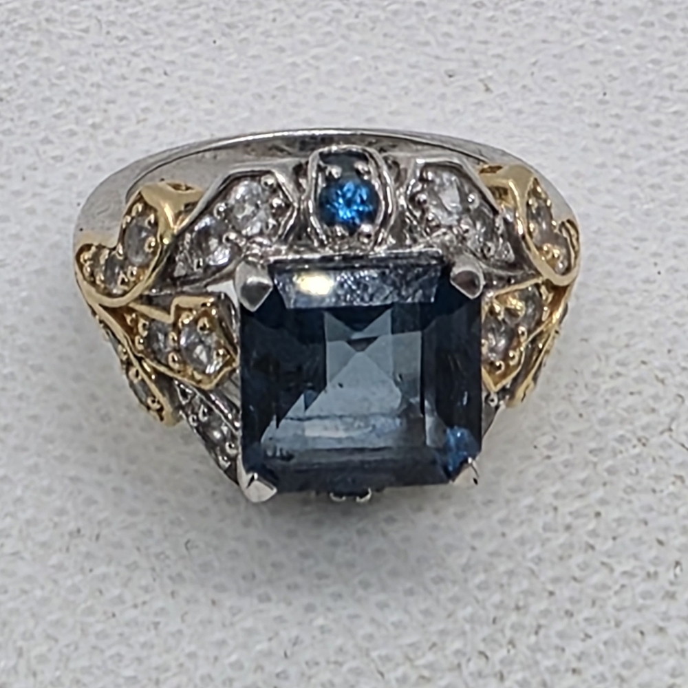 Rare Estate STUNNING Victoria Wieck London Blue Topaz Ring
